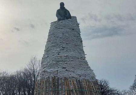 Shevchenko's statue covered in mountain of sandbags in Kharkiv (Ukraine)