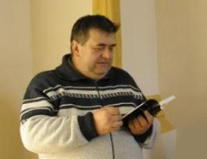Володимир Даник - поет, прозаїк, автор пісень і бард. Автор 21 книг поезій, пісень і прози.