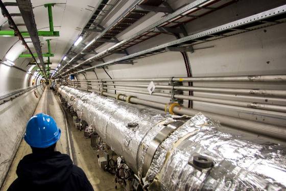 Великий адронний колайдер - найбільший у світі  прискорювач елементарних частинок. Європейський центр ядерних досліджень (CERN). Женева (Швейцарія).