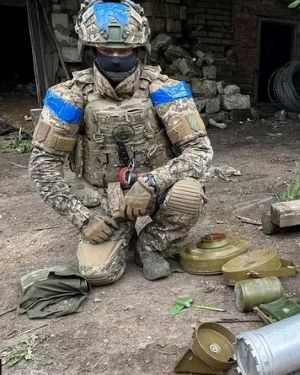 Ukraine war. The lethal minefields holding up Kyiv's counter-offensive — BBC News. Ukrainian sapper teams come across dozens of russian mines every day.