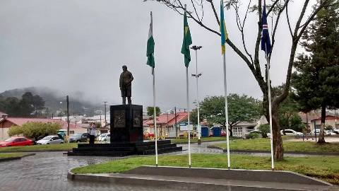 Тараса Шевченка шанують у Бразилії - новий пам'ятник Кобзарю у місті Уніао да Віторія
