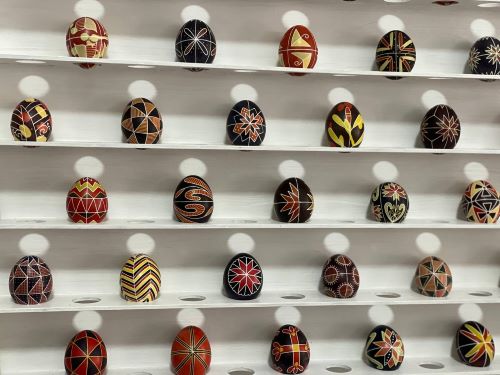 Блог майстрині-писанкарки Ірини Михалевич. Ірина Михалевич. Писанкова Кропивниччина. Вітрина в етнолабораторії Баба Єлька, Кропивницький.