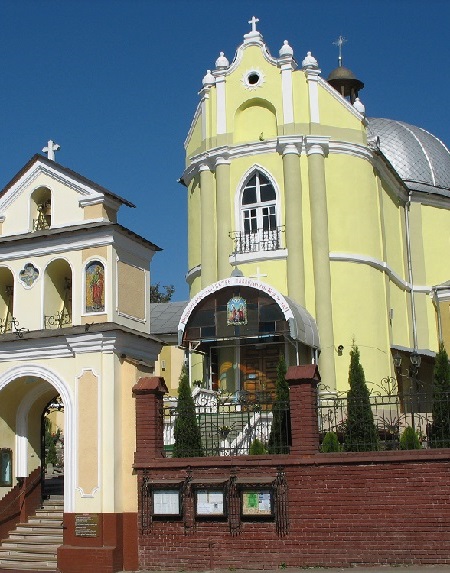Дрогобицький монастир св. верховних апостолів Петра і Павла.