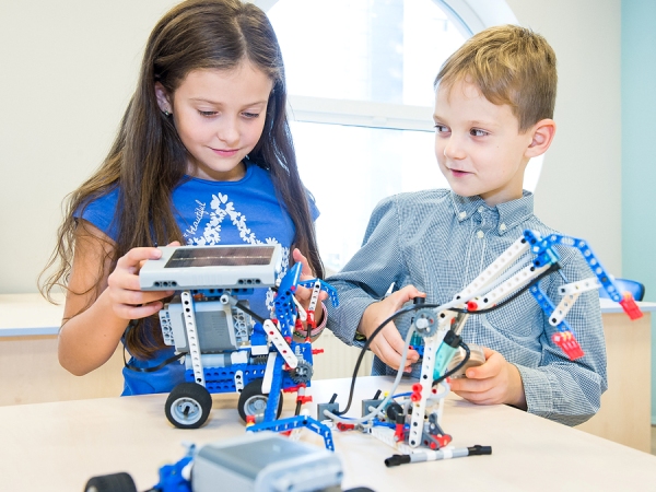 Технічна студія Винахідник для дітей від 3 до 16 років: від конструктору LEGO - до програмування роботів