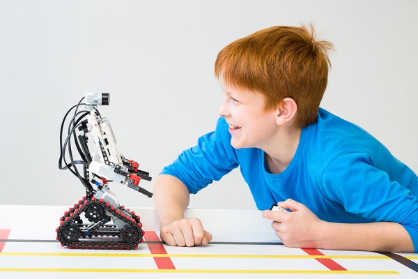 Технічна студія Винахідник для дітей від 3 до 16 років: від конструктору LEGO - до програмування роботів