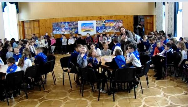 Сергій Вакарін, голова організації UkraineIS. День авіації та космонавтики у школі Корольова. Космічні діти вірять в Україну