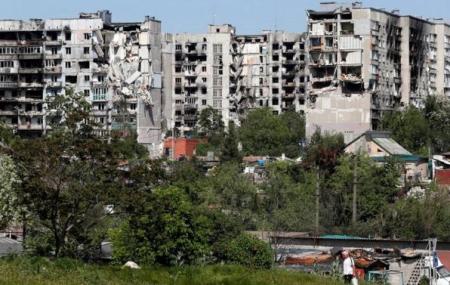 In Mariupol, residential buildings have been heavily damaged by Russian shelling — BBC News.