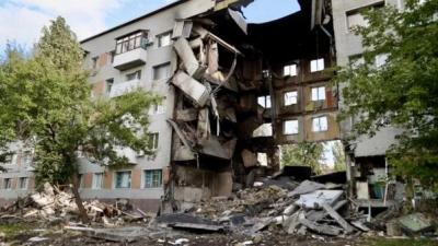 Ukraine war: Inside Bakhmut, the battered Donbas city holding off Putin's troops — BBC News