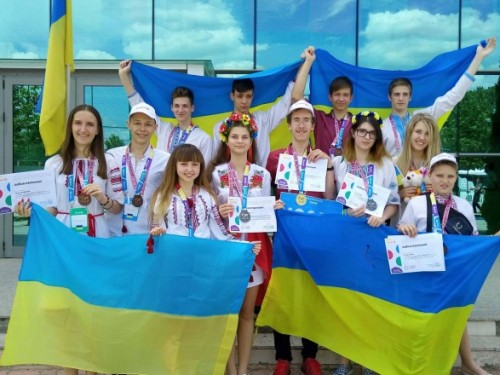 Перемоги українських школярів на світовому конкурсі з IT і робототехніки в Бухаресті